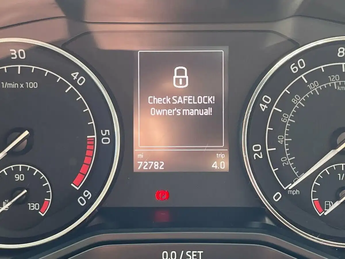 2017-skoda-superb-20tdi-se-technology-hatchback-big-29