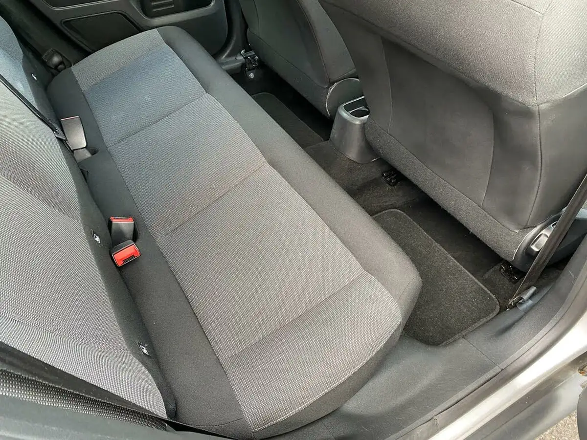 2015-citroen-c4-cactus-16bluehdi-feel-big-28