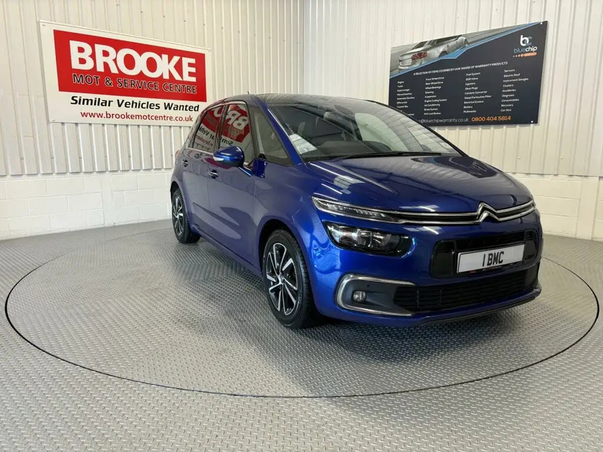 2017-citroen-c4-picasso-16bluehdi-flair-big-0