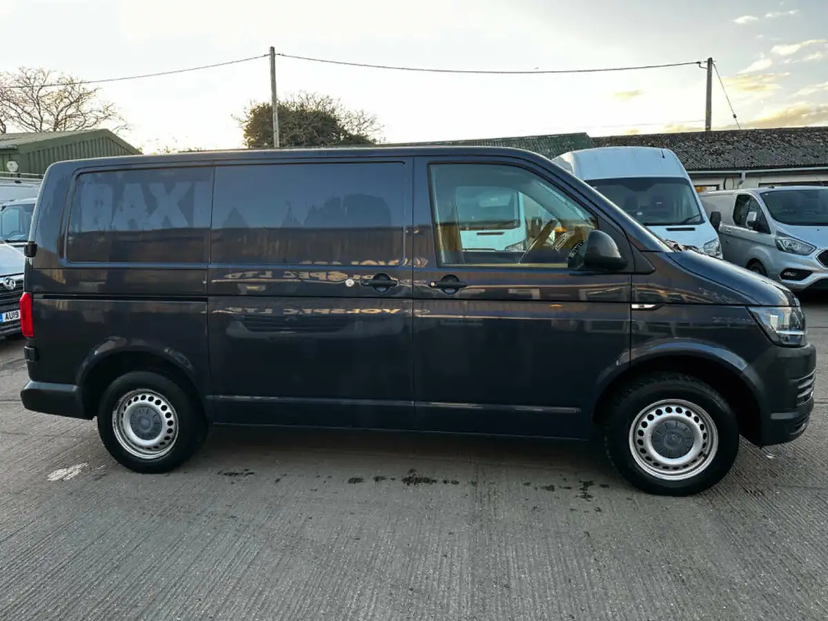 2018-volkswagen-transporter-20tdi-t30-startline-bmt-lwb-102pseu6-panel-big-10