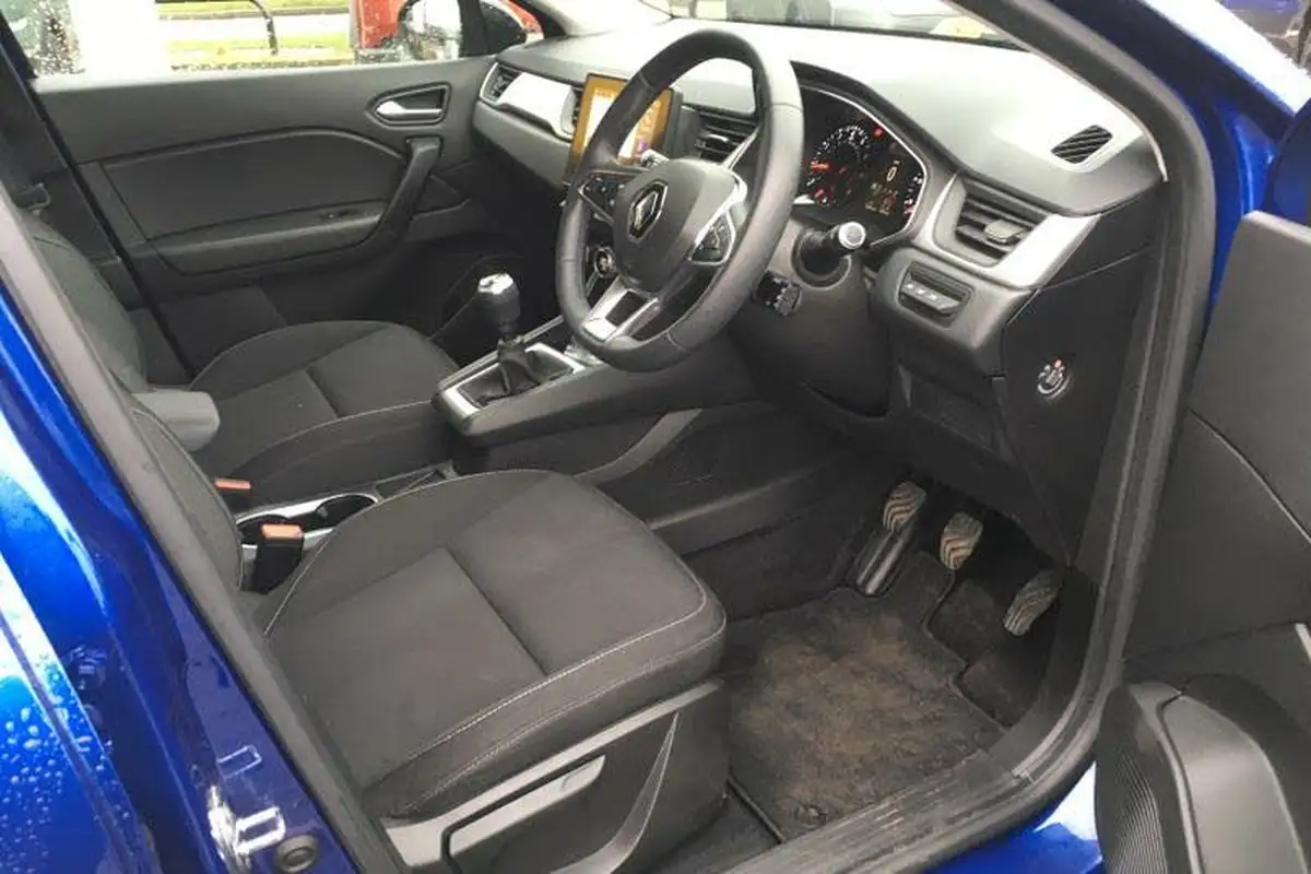 2021-renault-captur-13-tce-iconic-140ps-big-15
