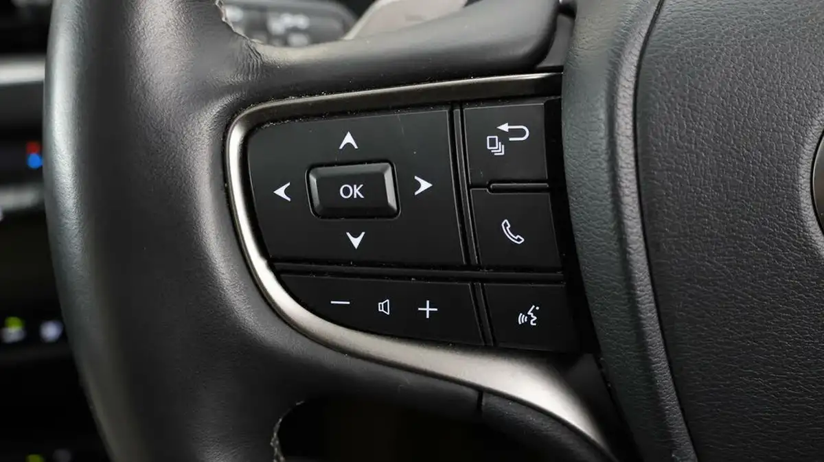 2021-lexus-ux-300e-e-ux-big-22