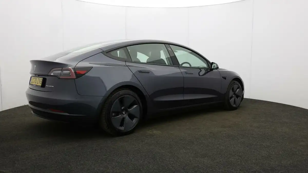 2020-tesla-model-3-e-long-range-big-52