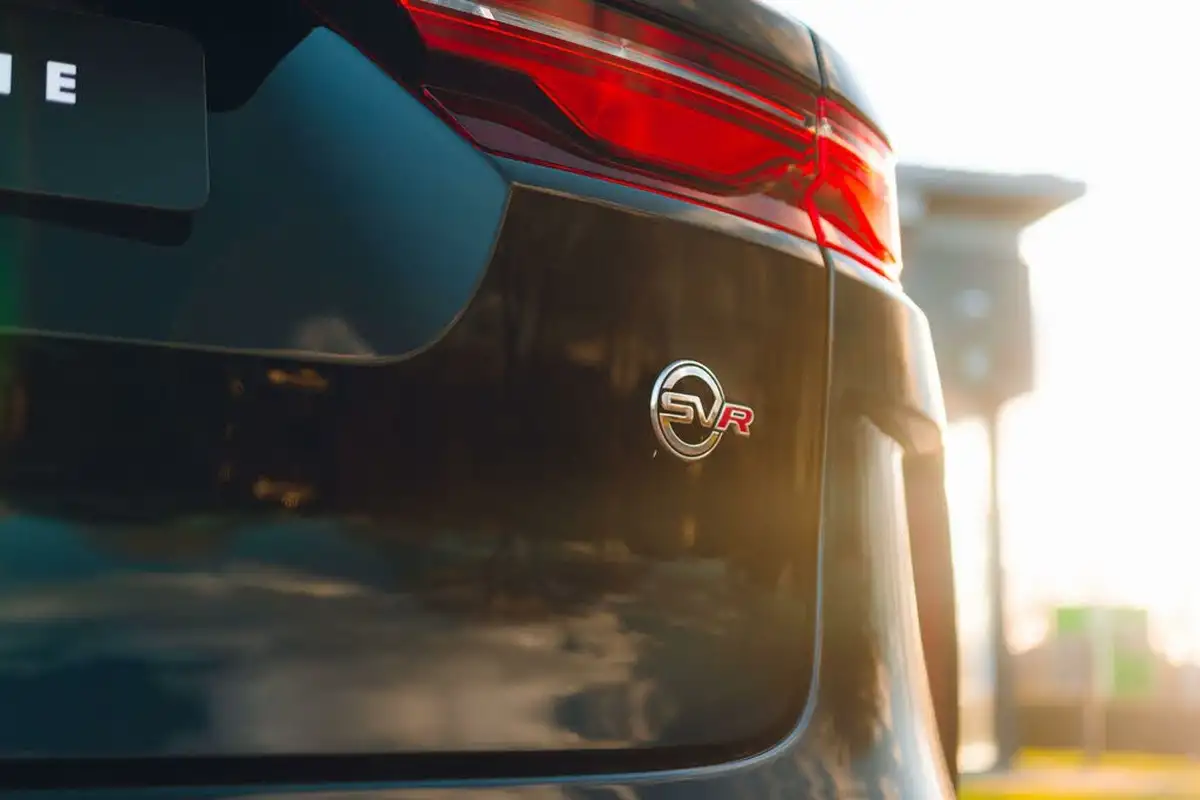 2021-jaguar-f-pace-50-v8-svr-big-13