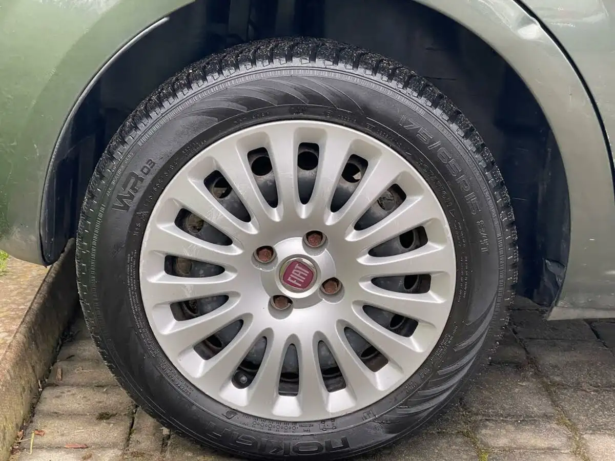 2010-fiat-punto-evo-14-active-5d-big-42