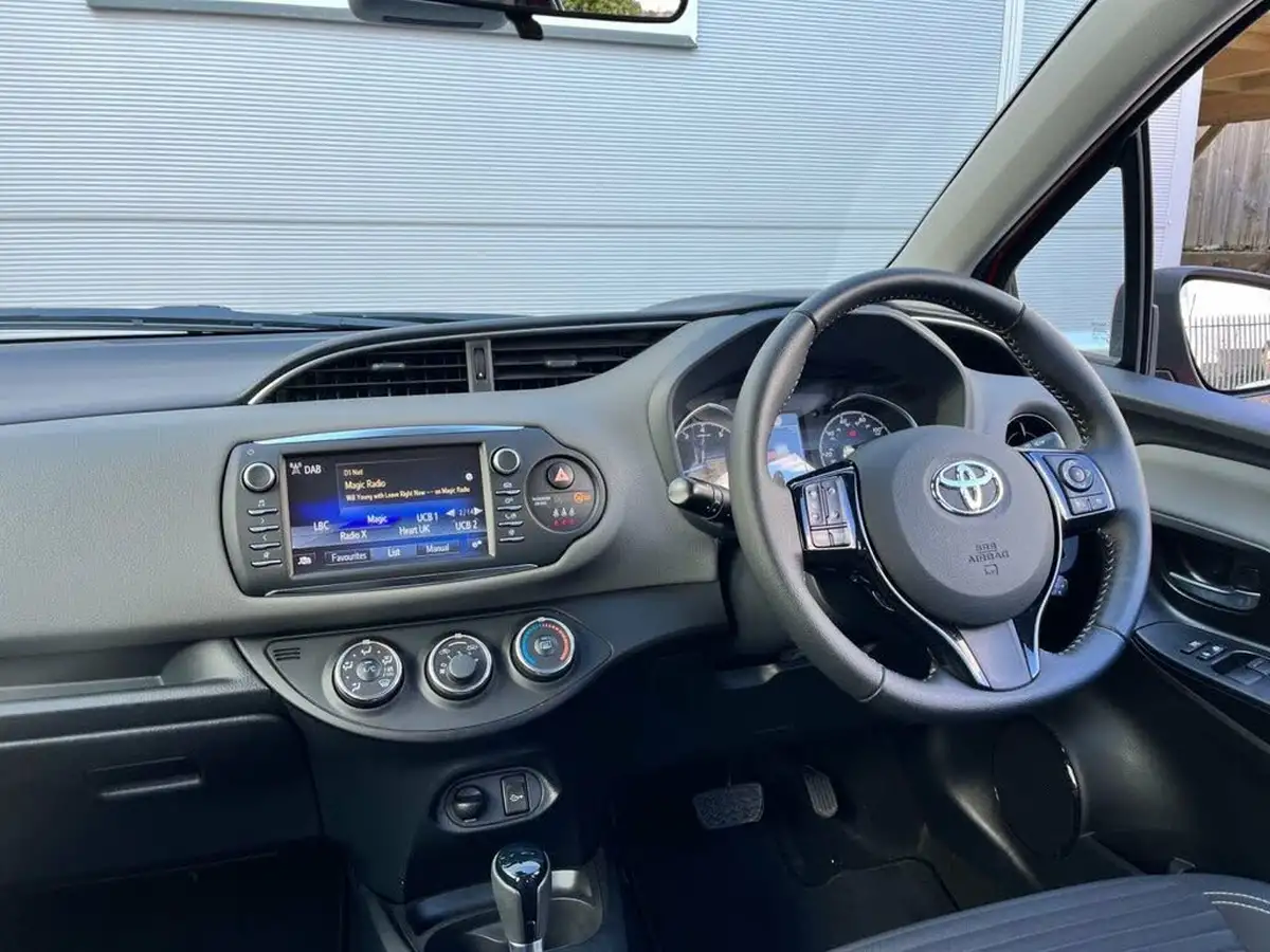 2020-toyota-yaris-15-vvt-i-icon-111bhp-1496cc-cvt-big-8