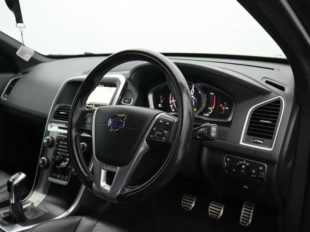 2017-volvo-xc60-20td-d4-r-design-nav-big-20