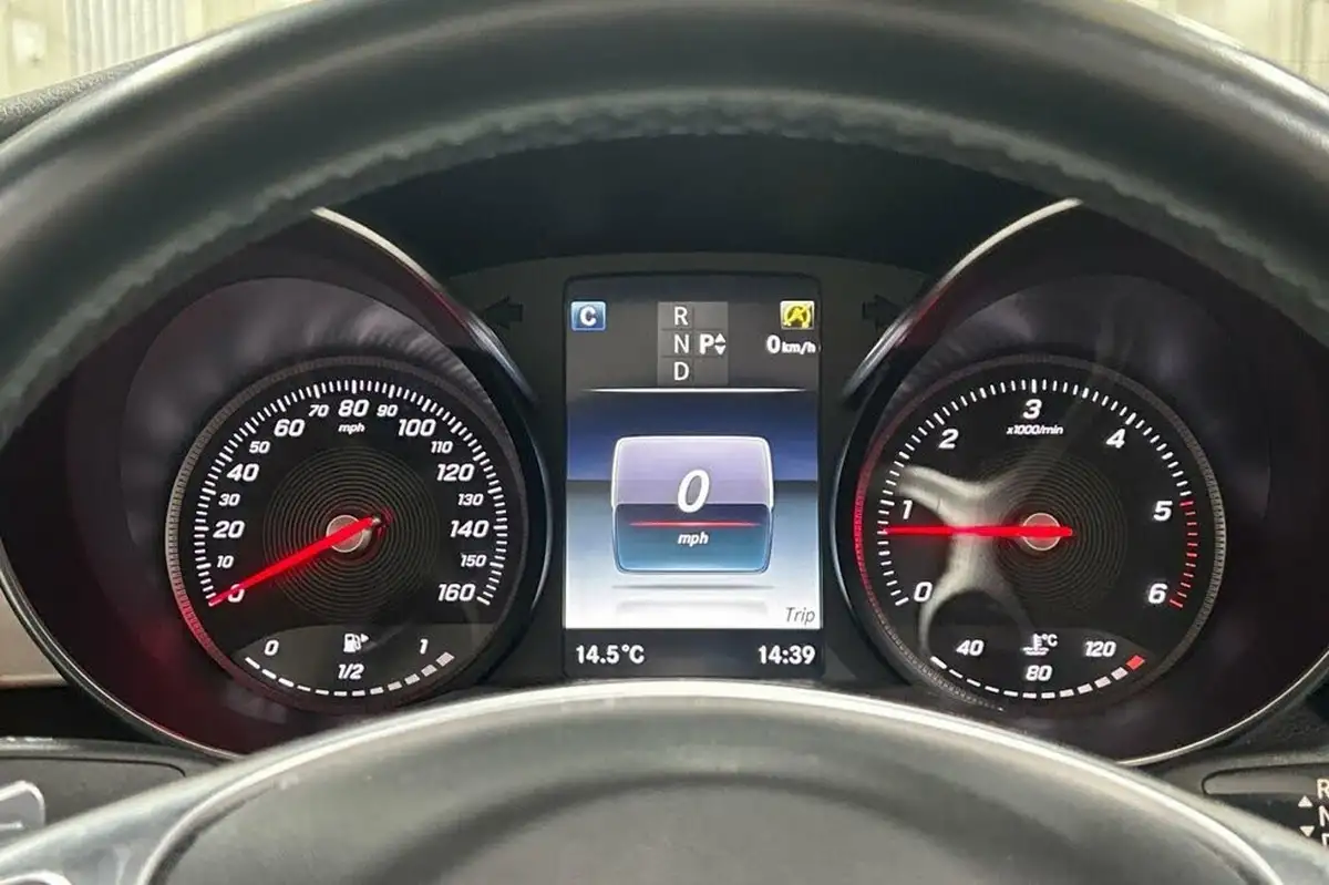 2018-mercedes-benz-c-class-21d-c220d-amg-line-ss-cabriolet-2d-9g-tronic-plus-big-14