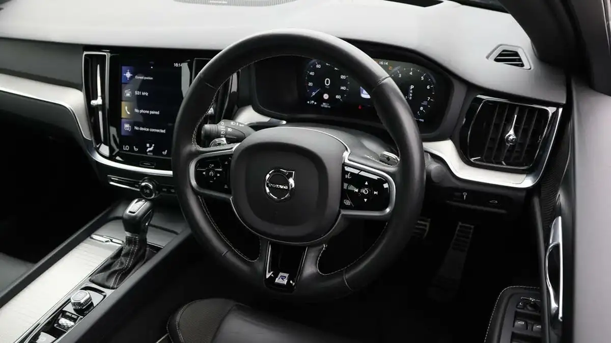 2019-volvo-s60-20-t5-r-design-edition-big-8
