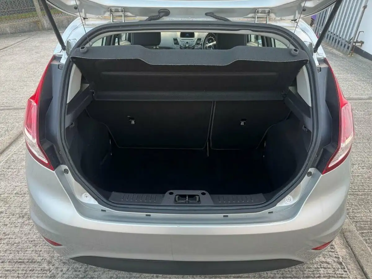 2013-ford-fiesta-125-zetec-5d-big-4