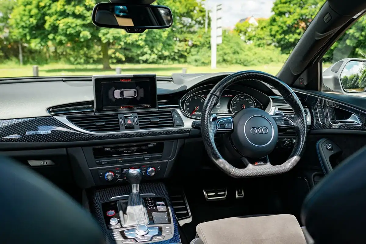 2016-audi-rs6-avant-40-quattro-performance-big-30