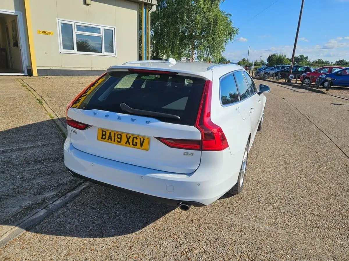 2019-volvo-v90-20td-d4-momentum-plus-big-27