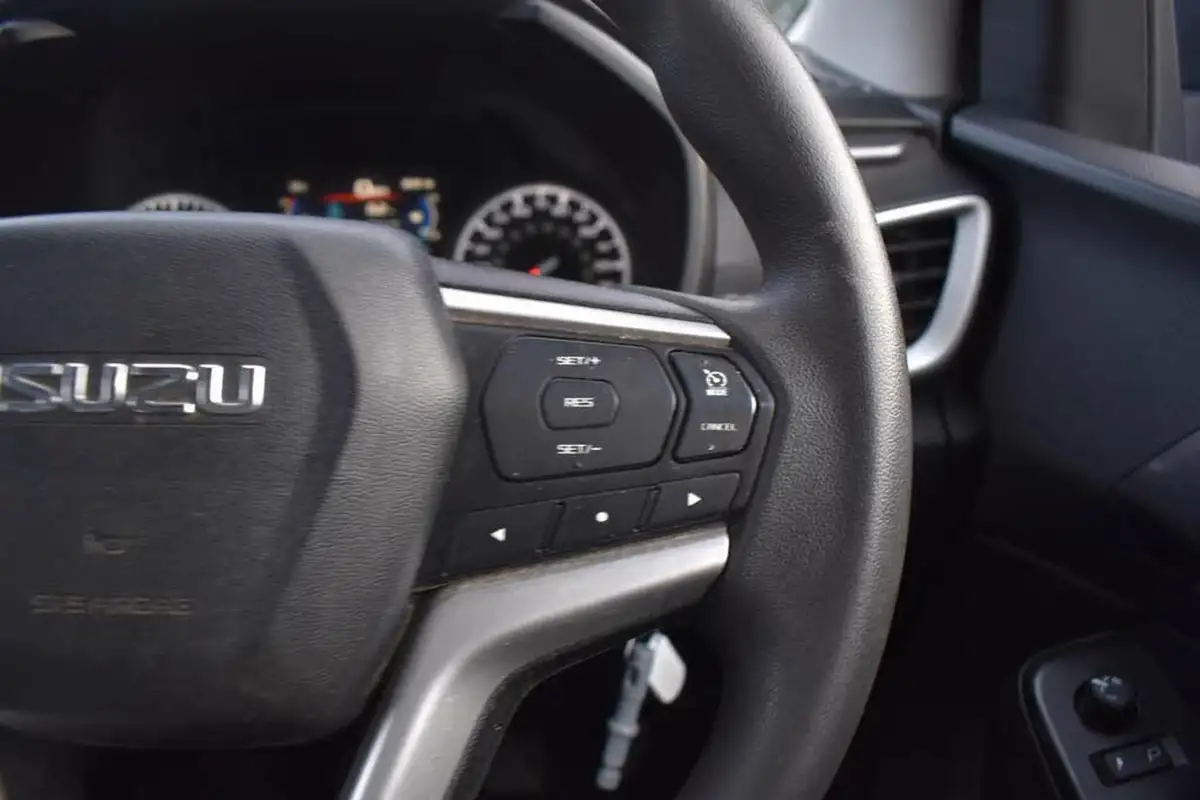 2021-isuzu-d-max-19td-dl20-double-pickup-big-23
