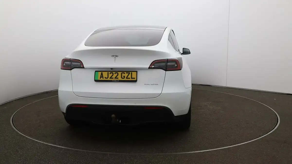 2022-tesla-model-y-e-long-range-big-6