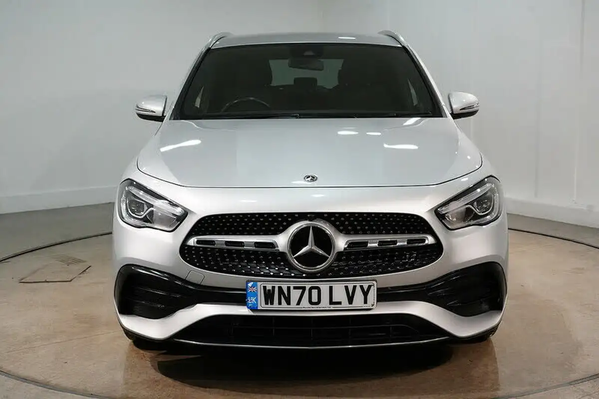 2020-mercedes-benz-gla-class-13-gla-200-amg-line-big-2