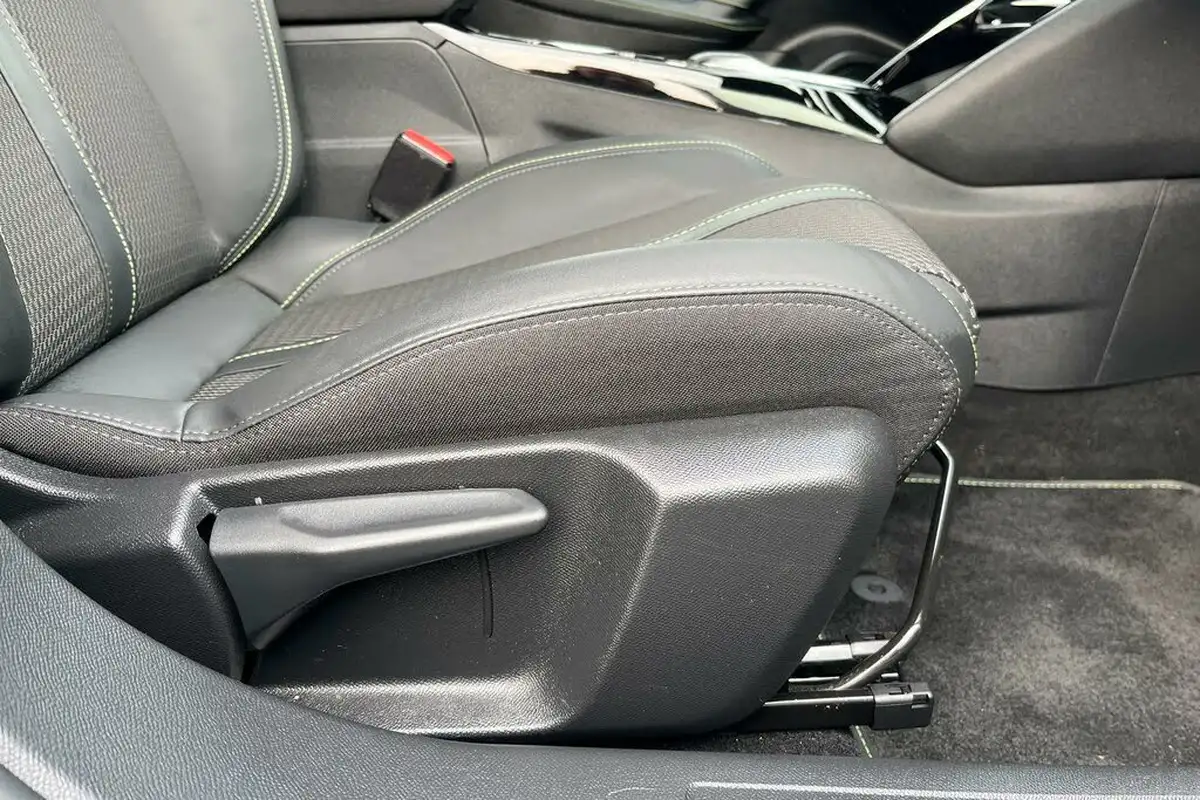 2023-peugeot-2008-suv-big-21
