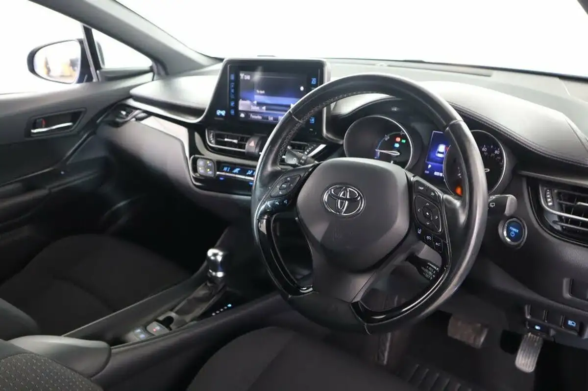 2017-toyota-c-hr-18-vvt-i-icon-big-15