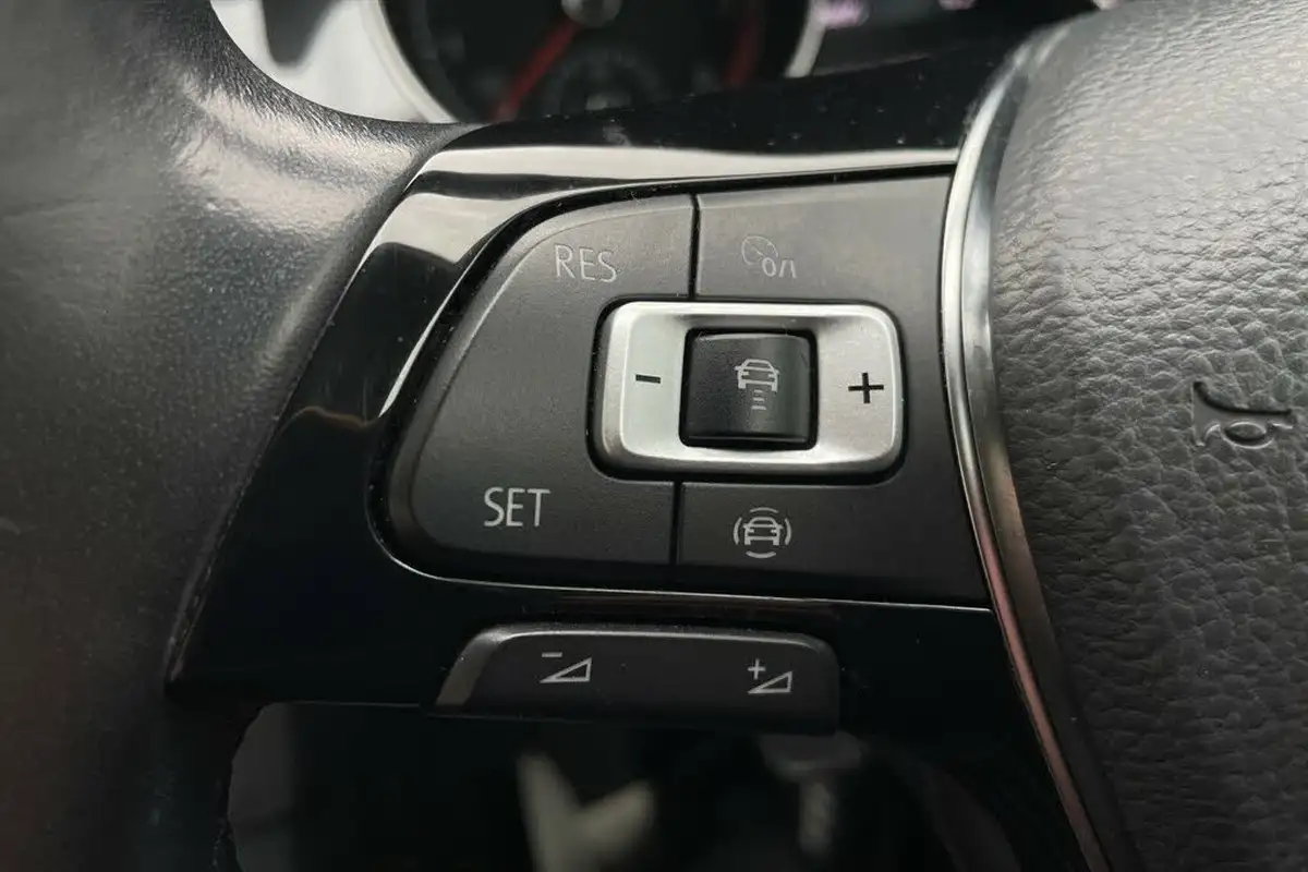 2019-volkswagen-golf-10-tsi-match-hatchback-5d-dsg-big-28