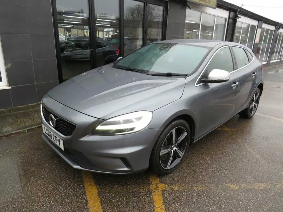 2018-volvo-v40-15-t2-r-design-big-18