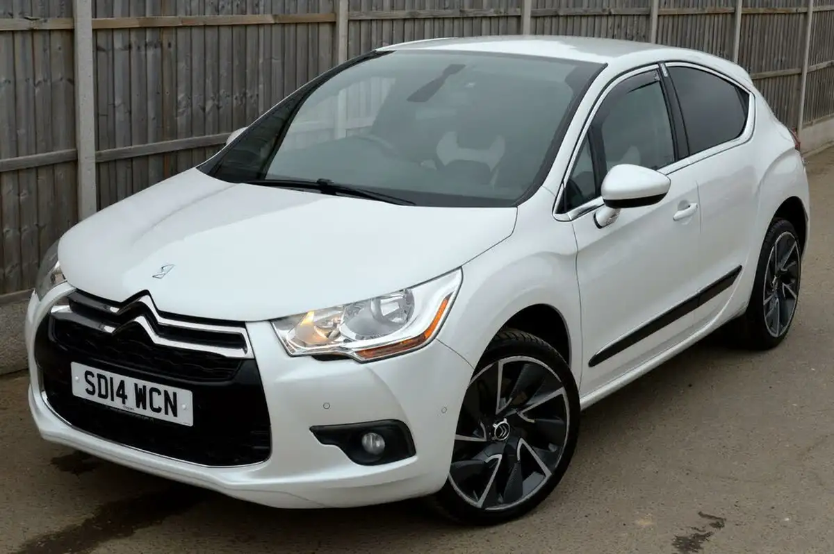 2014-citroen-ds4-20hdi-dsport-big-15