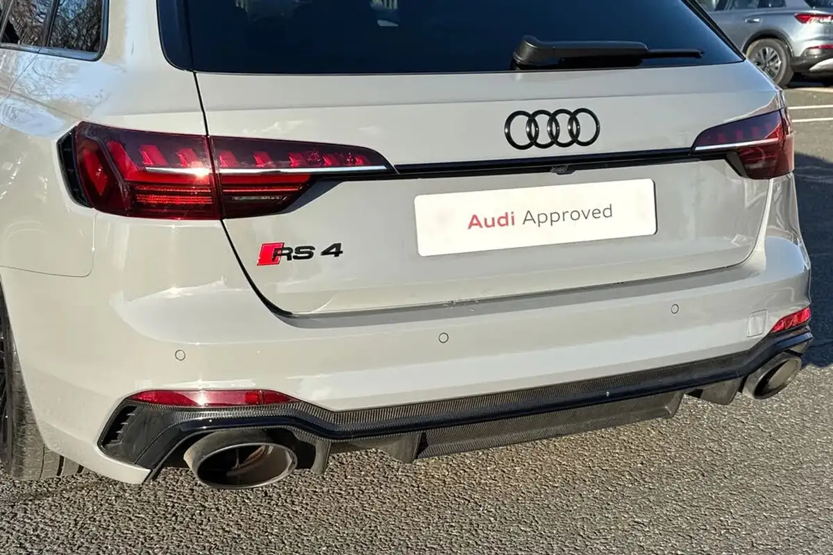 2024-audi-rs4-avant-29-tfsi-carbon-black-big-36