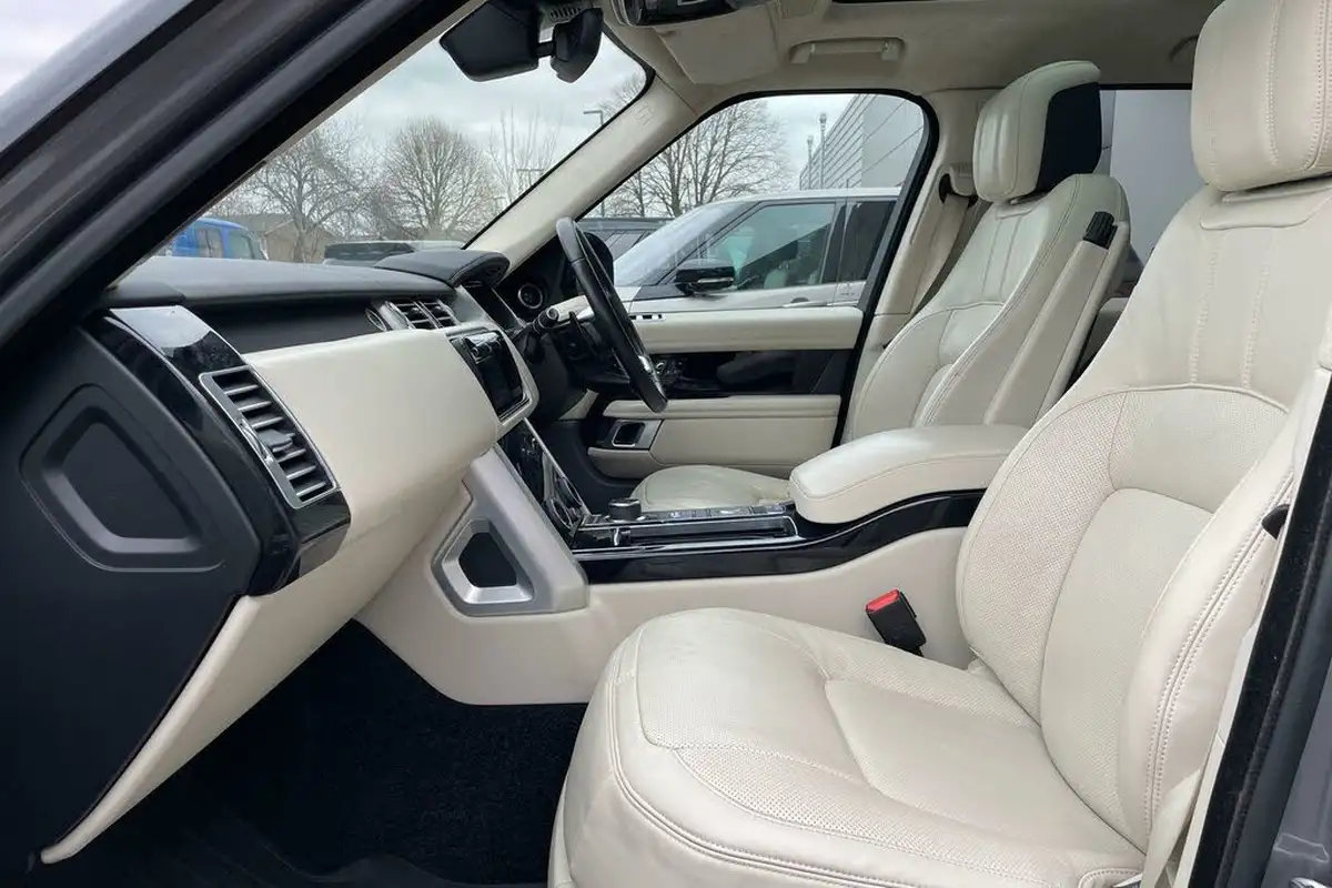 2021-land-rover-range-rover-30-d300-westminster-black-big-9
