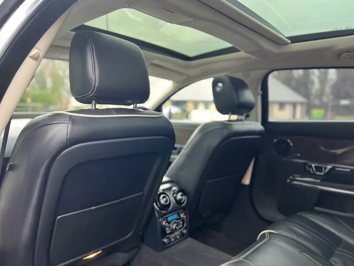2017-jaguar-xj-series-30td-xj-premium-luxury-lwb-big-38