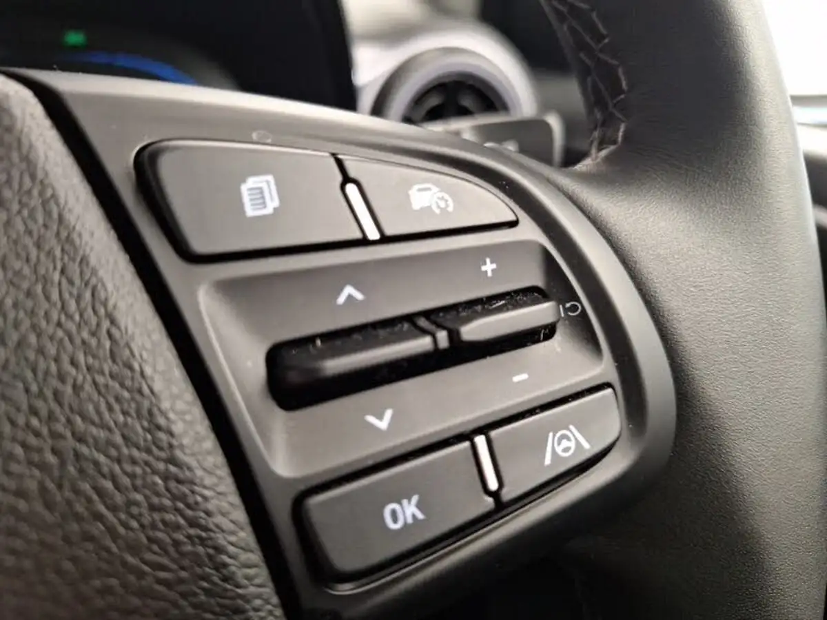 2024-hyundai-i10-10-premium-63ps-auto-big-16