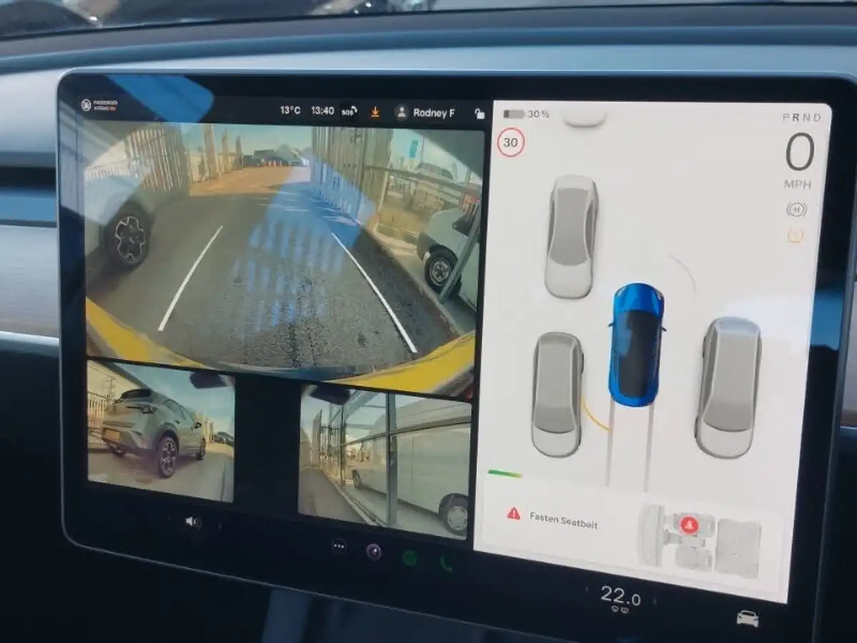 2021-tesla-model-3-e-long-range-awd-big-10