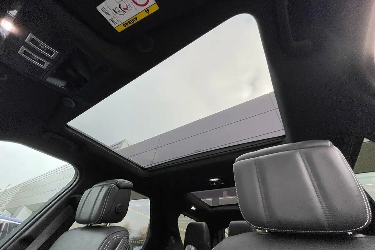 2024-land-rover-discovery-30-d350-dynamic-hse-big-4