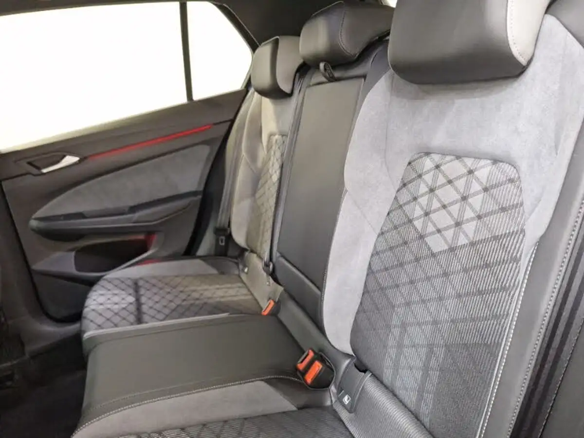 2024-volkswagen-golf-15-etsi-r-line-evo-hatchback-big-5