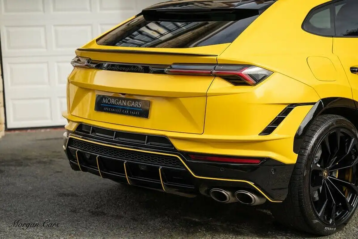 2023-lamborghini-urus-40-no-trim-big-11