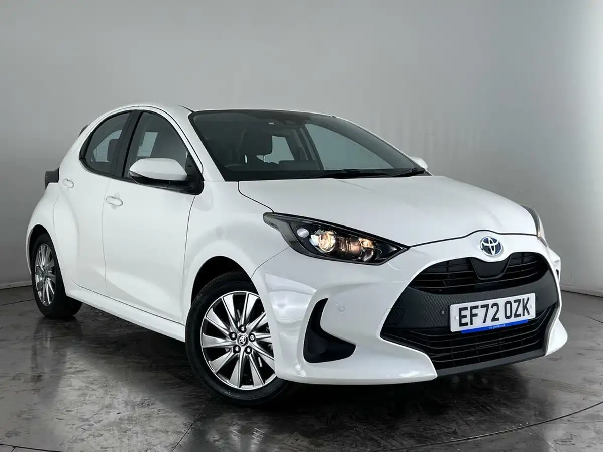 2023-toyota-yaris-15-vvt-i-icon-big-30