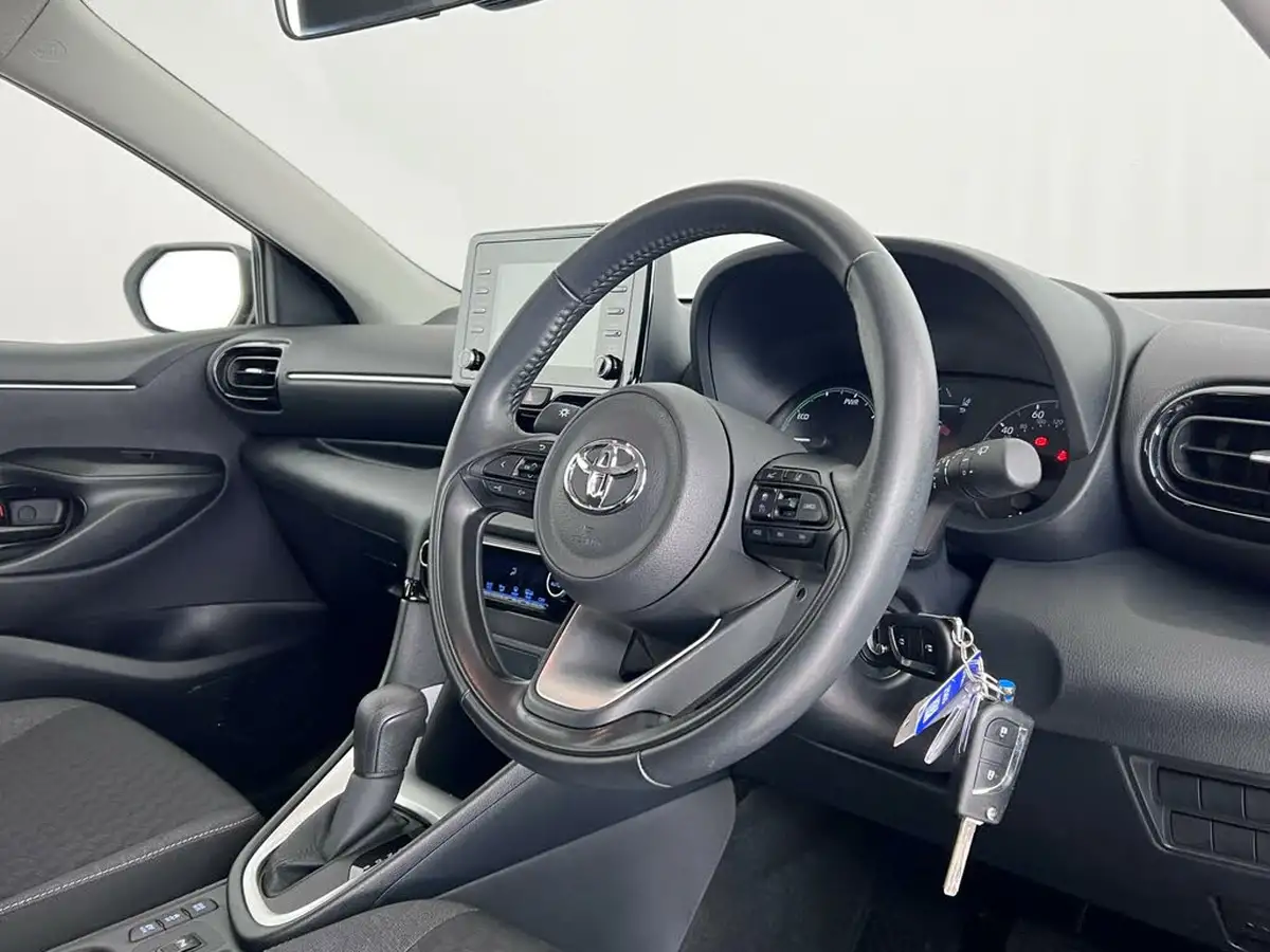 2023-toyota-yaris-15-vvt-i-icon-big-10