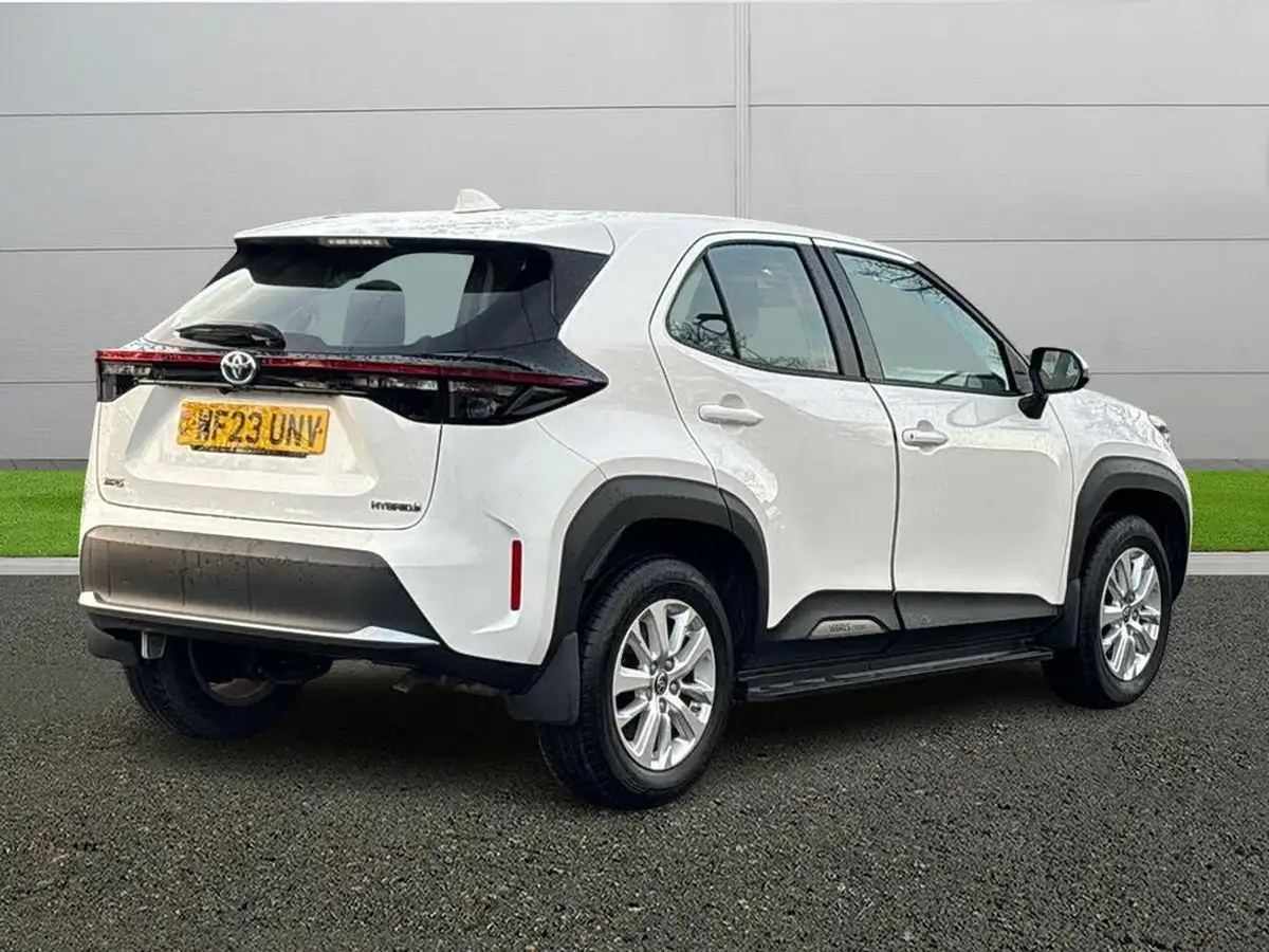 2023-toyota-yaris-cross-15-vvt-i-icon-big-6