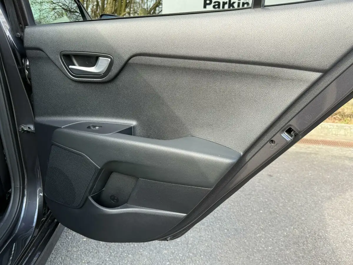 2018-kia-rio-14-3-big-69
