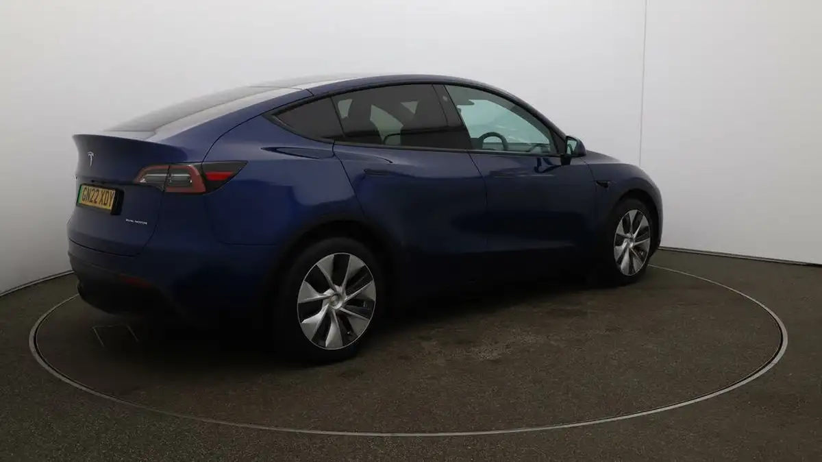 2022-tesla-model-y-e-long-range-big-52