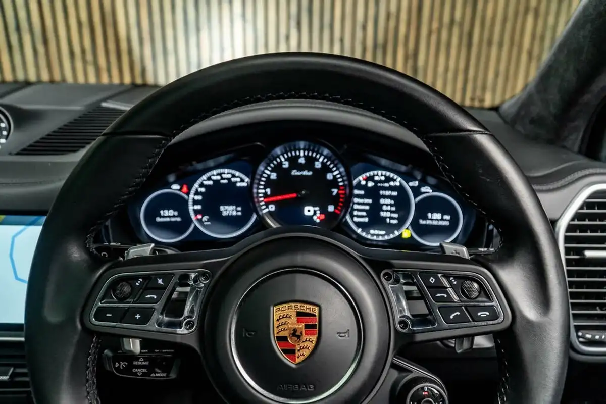 2018-porsche-cayenne-40-v8-turbo-big-29