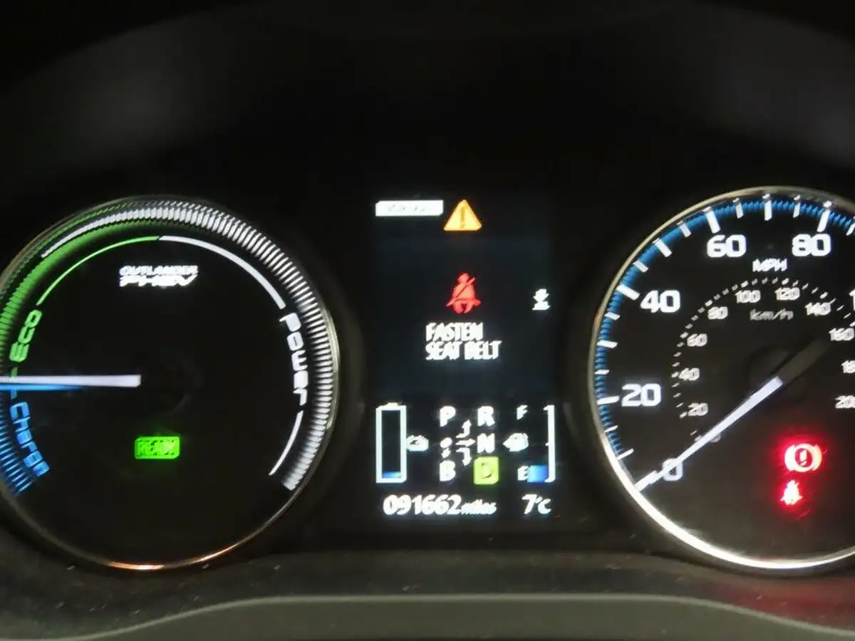 2014-mitsubishi-outlander-20-gx4h-big-11