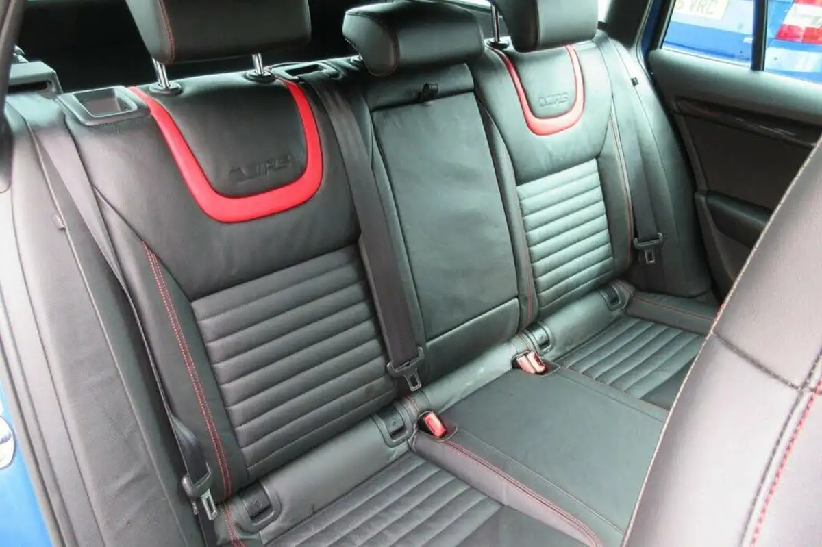 2014-skoda-octavia-20tdi-vrs-estate-big-26