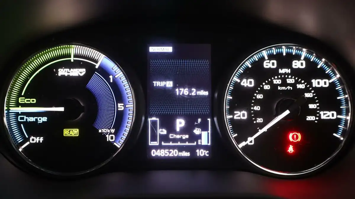 2020-mitsubishi-outlander-24-dynamic-phev-big-10
