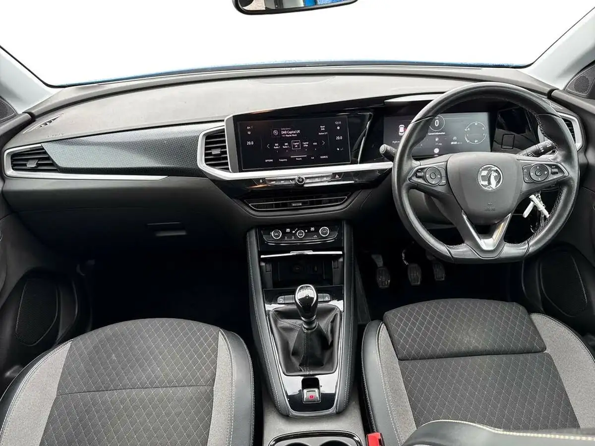2022-vauxhall-grandland-12-gs-line-big-12