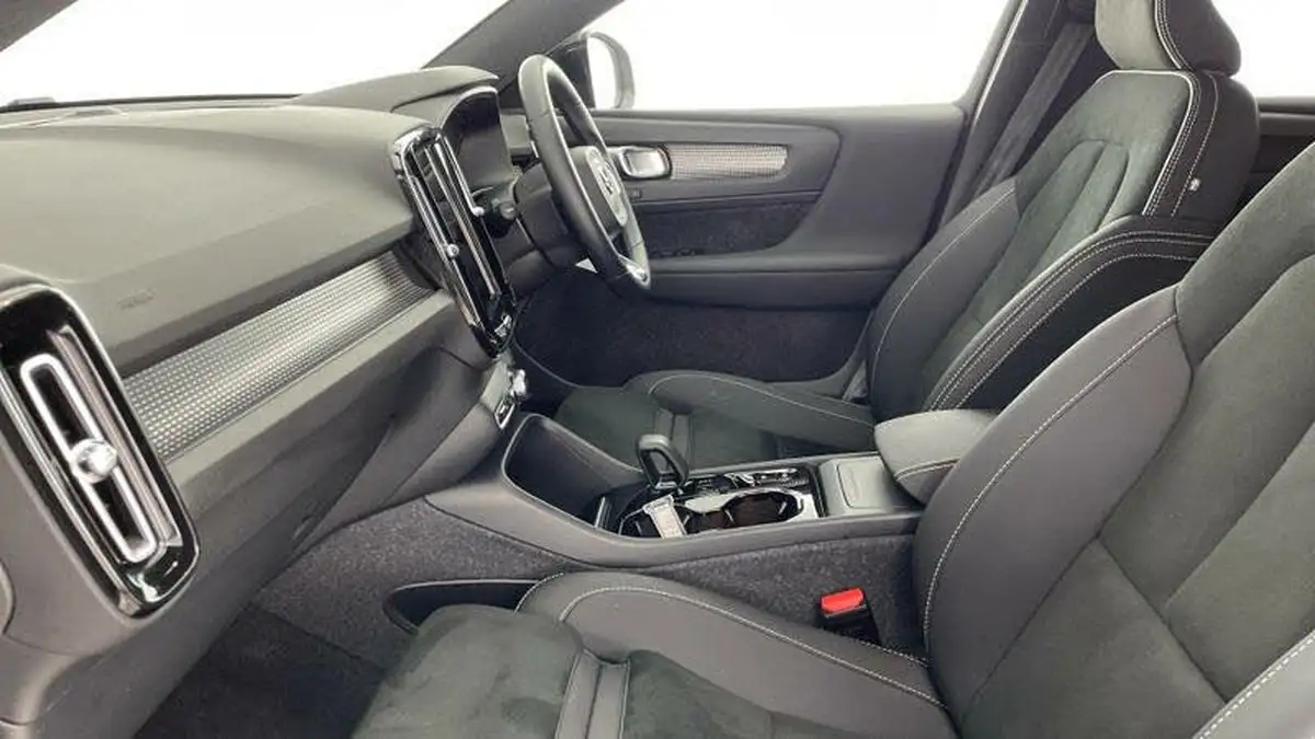 2024-volvo-xc40-20-b4-plus-big-37