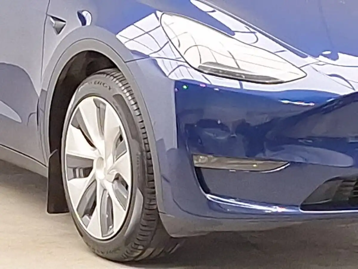 2022-tesla-model-y-e-long-range-big-8