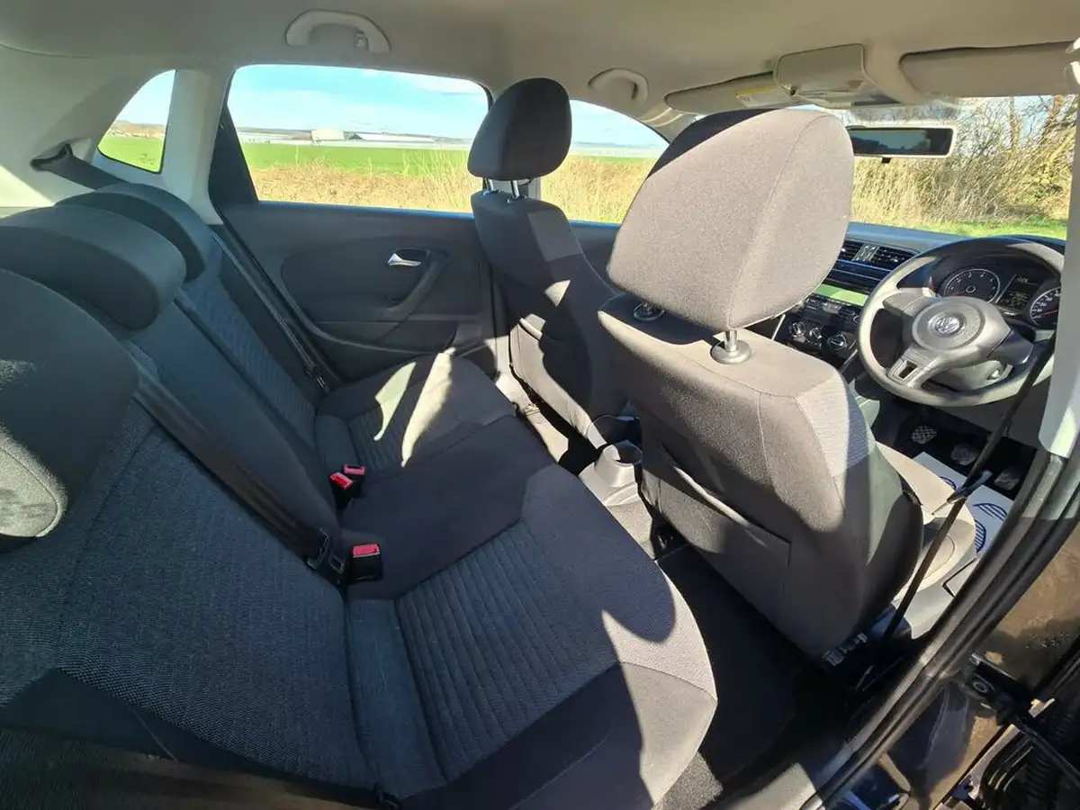 2010-volkswagen-polo-14-se-85ps-5d-big-10