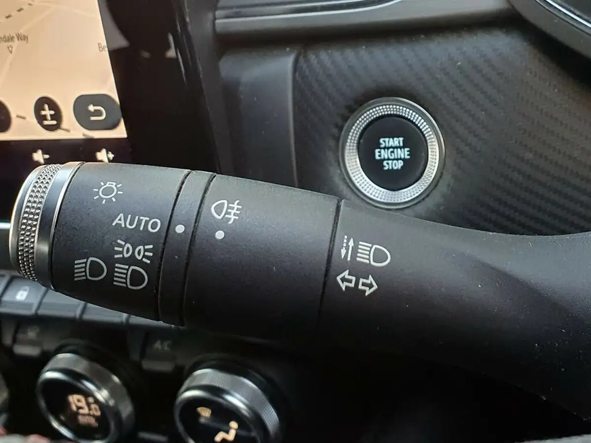 2021-renault-captur-16-rs-line-160ps-phev-big-17