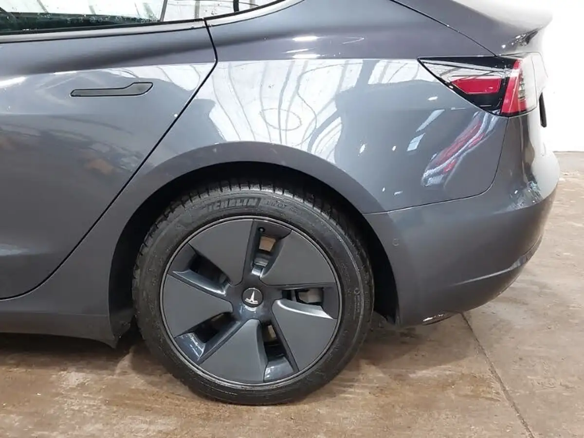 2021-tesla-model-3-e-long-range-awd-big-13