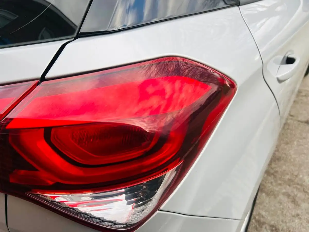 2015-hyundai-i20-14-se-big-26