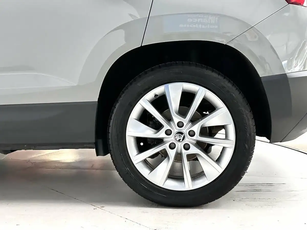 2019-skoda-karoq-20tdi-se-l-150ps-4x4-dsg-big-13