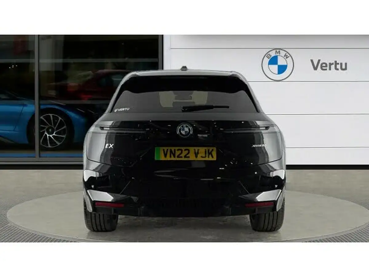 2022-bmw-ix-e-xdrive-50-m-sport-big-14